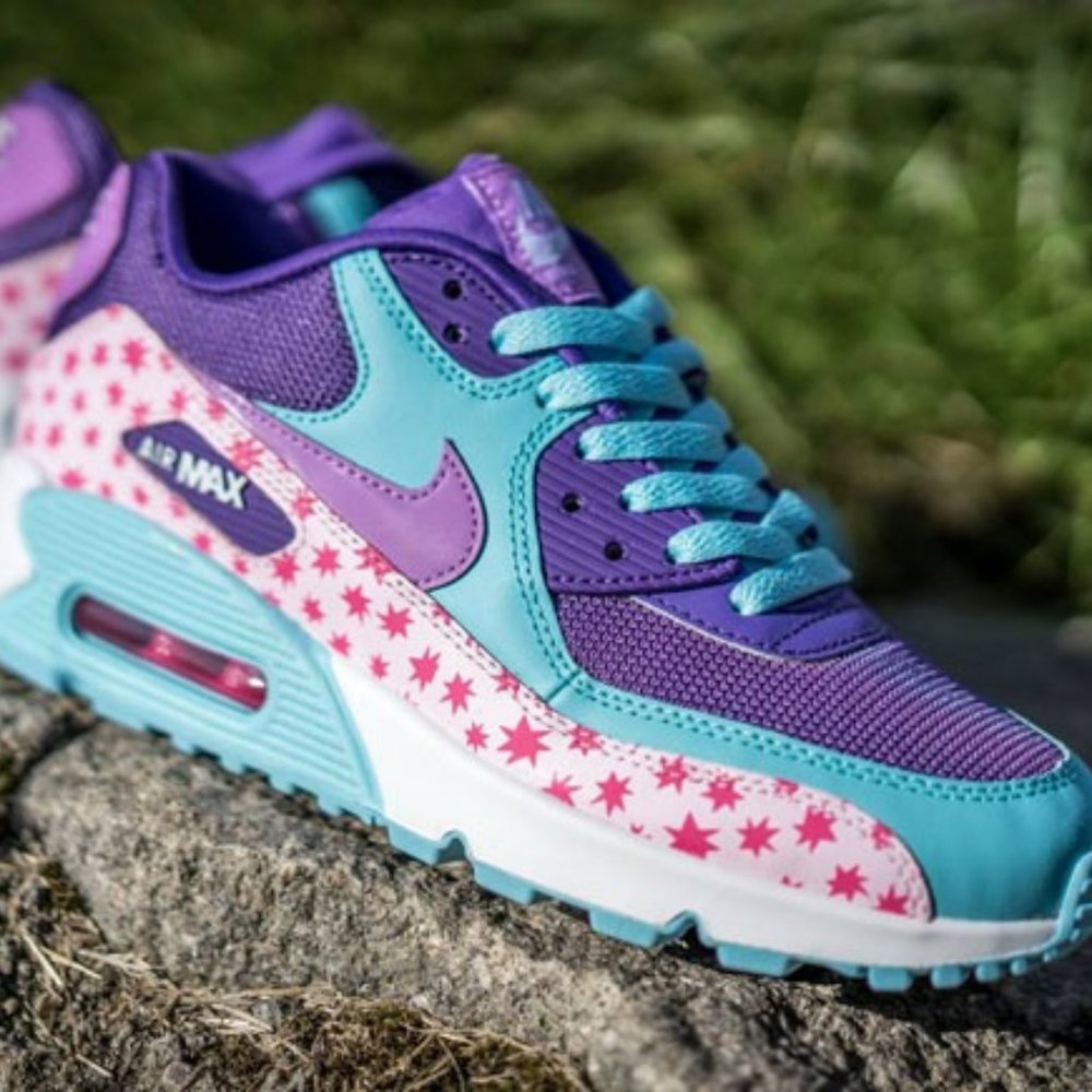 Nike Air Max Women’s Turquoise & Purple Star Accent Sneakers